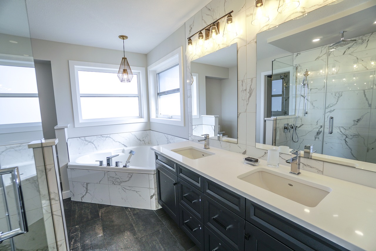 bathroom, luxury bathroom, white-3689922.jpg